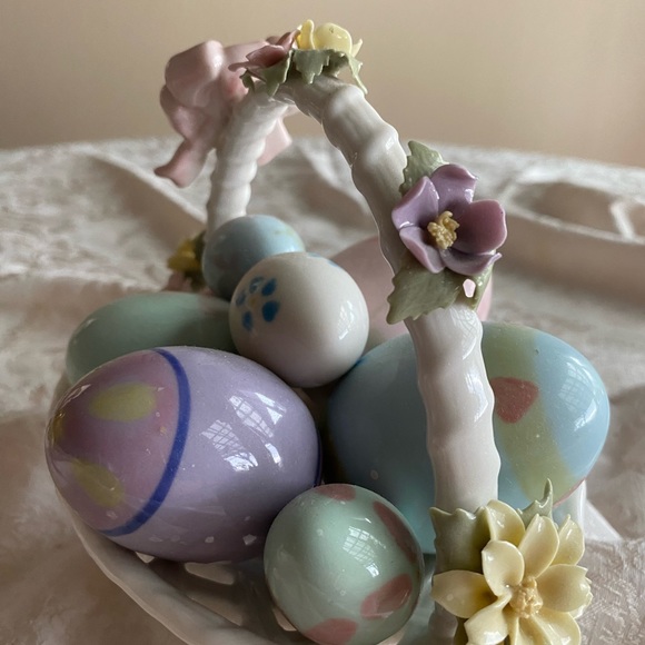 CERAMIC EASTER EGG BASKET MUSIC BOX - Picture 6 of 10